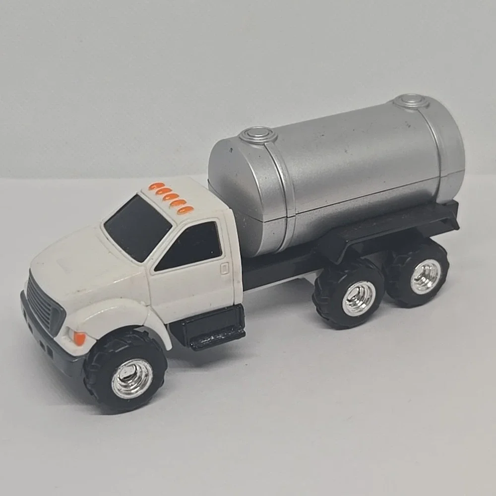 Ertl 1/64 Ford Tanker Truck Loose‎ White & Silver Diecast & Plastic